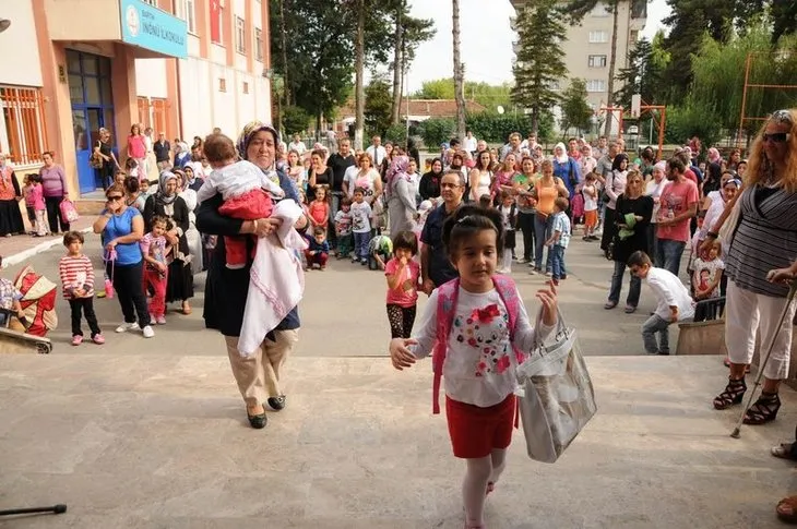 Nisan ara tatili öne mi çekildi? Türkiye’de okullar tatil mi? MEB son dakika tatil açıklaması geldi mi?
