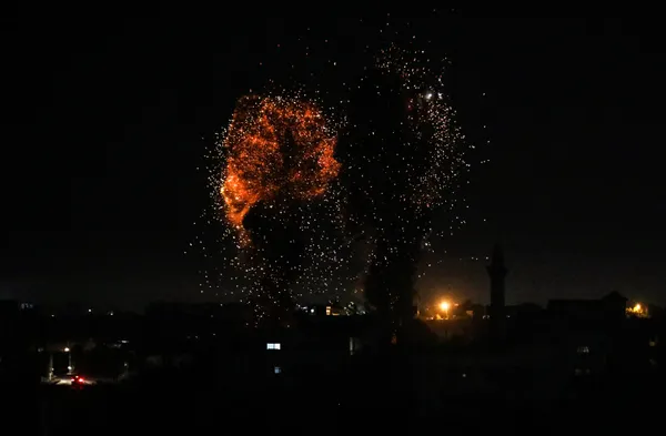 katil-israil-ateskese-ragmen-durmuyor-gazzeye-bombardiman-1623801173302.jpg Katil İsrail ateşkese rağmen durmuyor! Gazze'ye bombardıman - 4