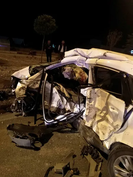 Konya'da feci kaza! İki otomobil çarpıştı: 1 ölü, 2 yaralı - 5