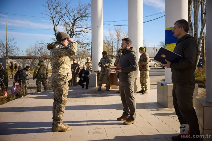 Ukrayna Devlet Başkanı Zelenskiy Herson'u ziyaret etti! Askerlerle buluştu 18