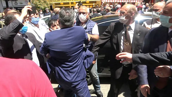 Son dakika | İYİ Partililerin Rize'de darp ettiği esnaf konuştu: "O yumruk tüm halkımıza atıldı" - 2