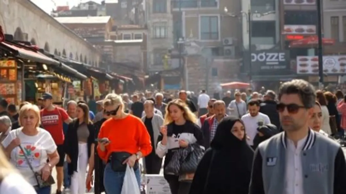 İstanbul'un simge meydanlarında bayram