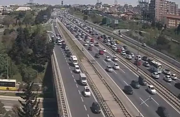 İstanbul’da trafik durma noktasına geldi! Yoğunluk yüzde 67