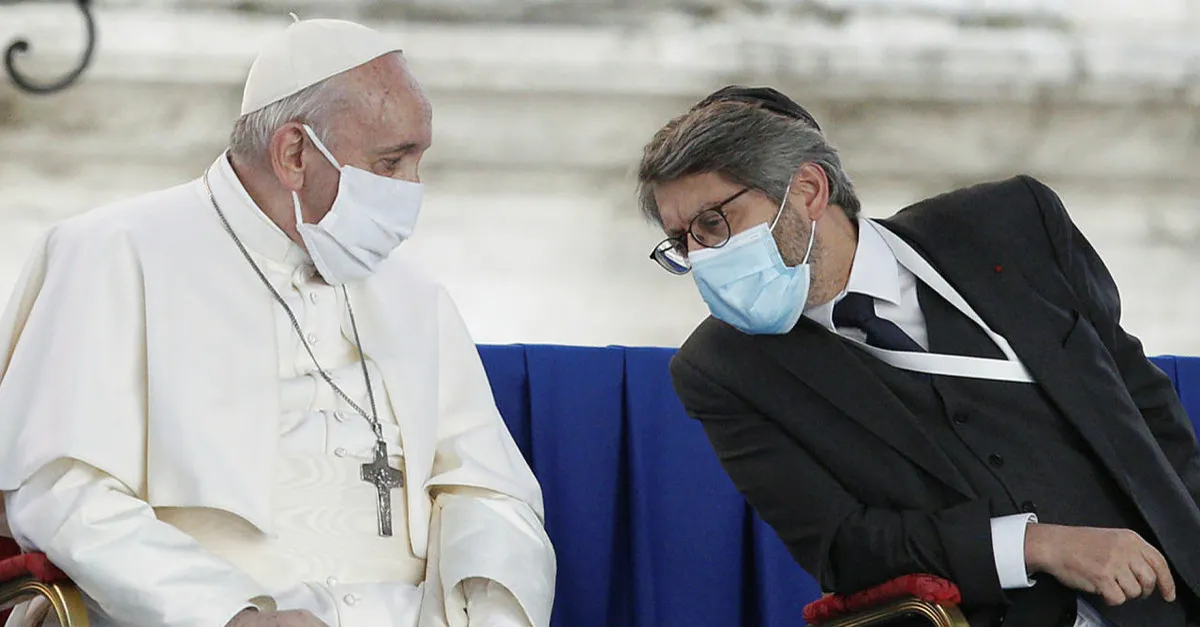 Katoliklerin Ruhani Lideri Papa Francis ilk kez maske ile görüntülendi