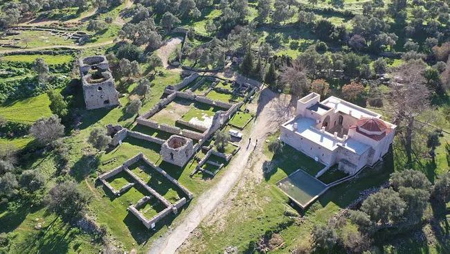 becin-antik-kentindeki-kale-cesmesinden-yaklasik-700-yil-sonra-yeniden-su-akmaya-basladi-1616762029701.jpg Beçin Antik Kenti'ndeki Kale Çeşmesi'nden yaklaşık 700 yıl sonra yeniden su akmaya başladı - 4
