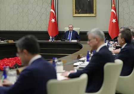 Kırmızı Kitap nedir, ne anlama geliyor? Devletin gizli anayasası Kırmızı Kitap hakkında merak edilenler...