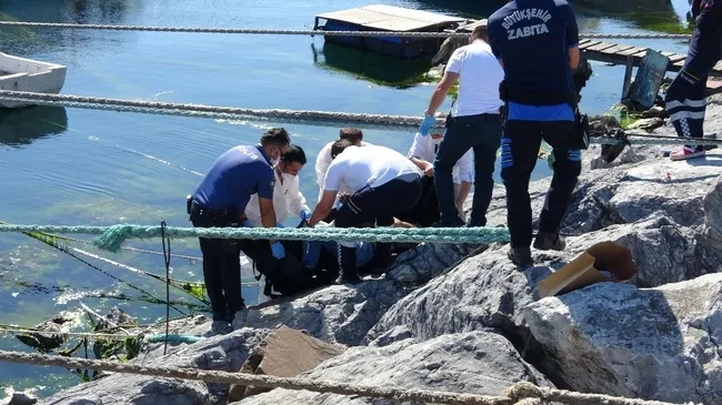 Pendik sahilde esrarengiz ceset! Yürüyüş yapanlar gördü - 6