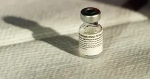 Pfizer CEO’su neden hala aşı olmadı?