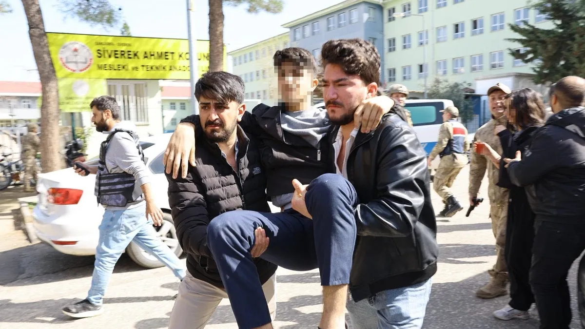Siverek'te lisede silahlı saldırı: 7 öğrenci ve 1 öğretmen yaralı