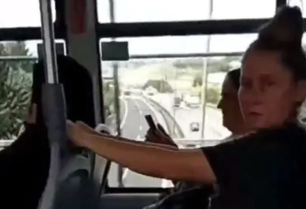 Başörtülü kadına otobüste alçak saldırı! Savunması çileden çıkarttı - 3
