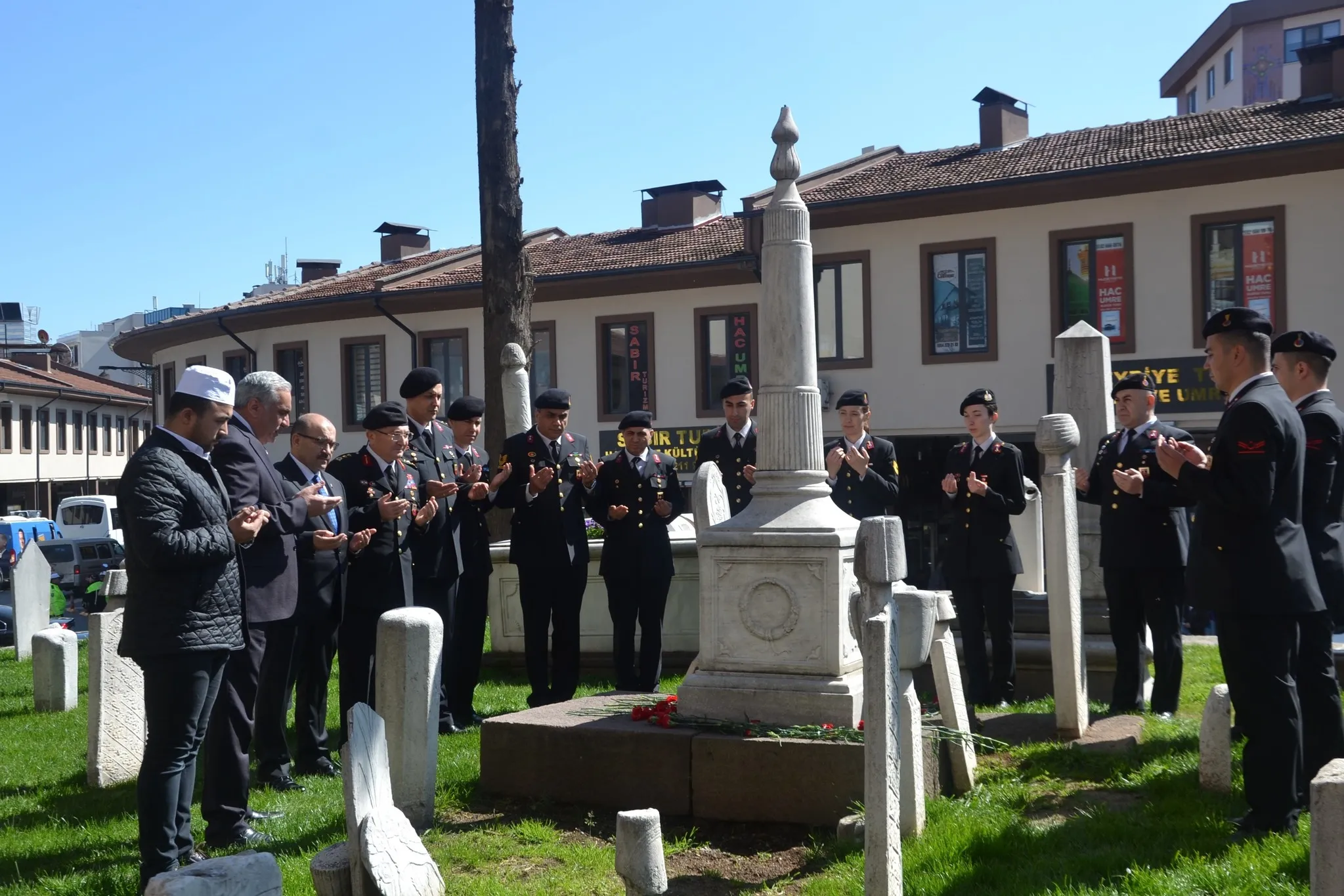 Zağnos Paşa Camii haziresinde yatan Şehit Yüzbaşı Necati Bey anıldı