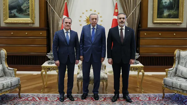 son-dakika-baskan-erdogan-azerbaycan-disisleri-bakani-ceyhun-bayramovu-kabul-etti-1690807447048.jpg Son dakika: Başkan Erdoğan Azerbaycan Dışişleri Bakanı Ceyhun Bayramov'u kabul etti - 1