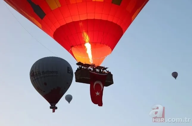 Kapadokya'da 19 Mayıs şöleni: Türk bayraklı balonlar gökyüzünde dalgalandı 3