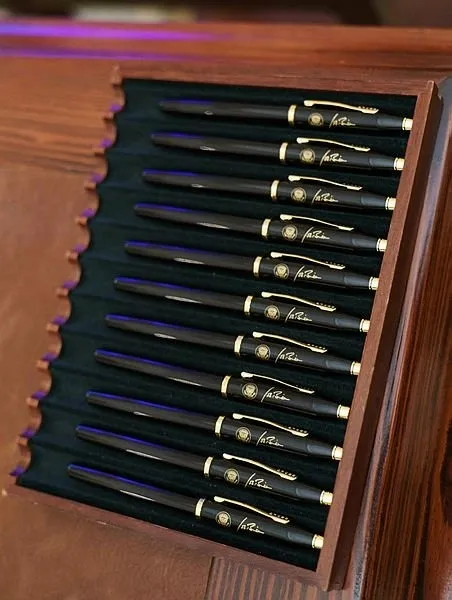 Joe Biden Trump’ın izlerini hızla siliyor! Beyaz Saray’da dikkat çeken detay: Kırmızı düğme kaldırıldı