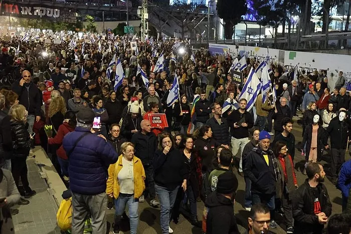 Binlerce İsrailli Gazze için Tel Aviv sokaklarında! Katil Netanyahu’ya istifa ve erken seçim çağrısı: Hemen şimdi erken seçim