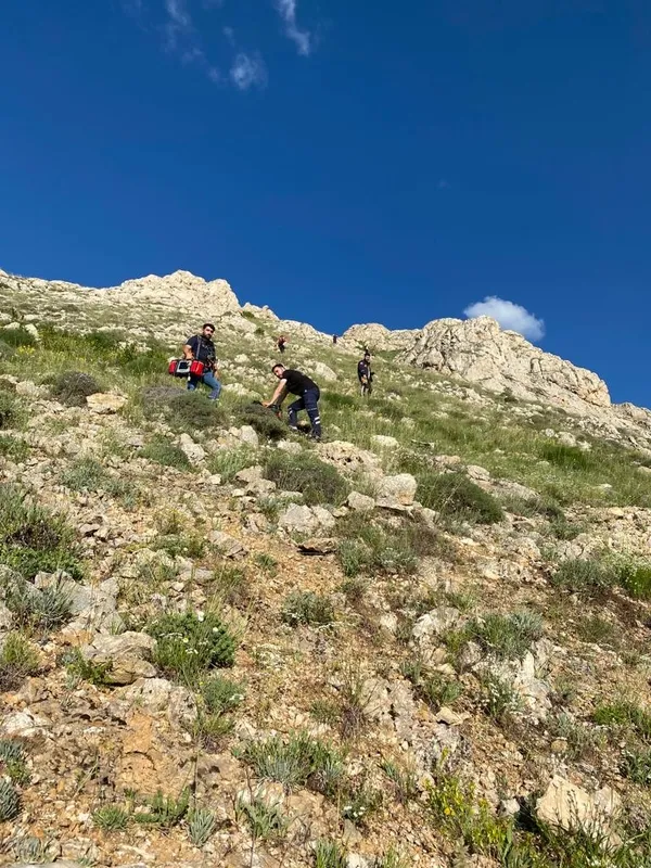 1688419248445.jpg Tatil için geldiği köyde Buz Mağarası'na düştü! AFAD ekipleri 4 saatlik çalışma sonucu... - 2