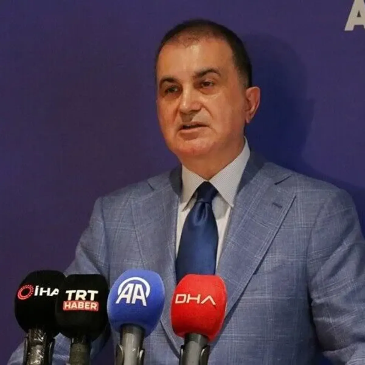 AK Parti Sözcüsü Ömer Çelik, İstanbul'da gündeme ilişkin açıklamalarda bulunuyor