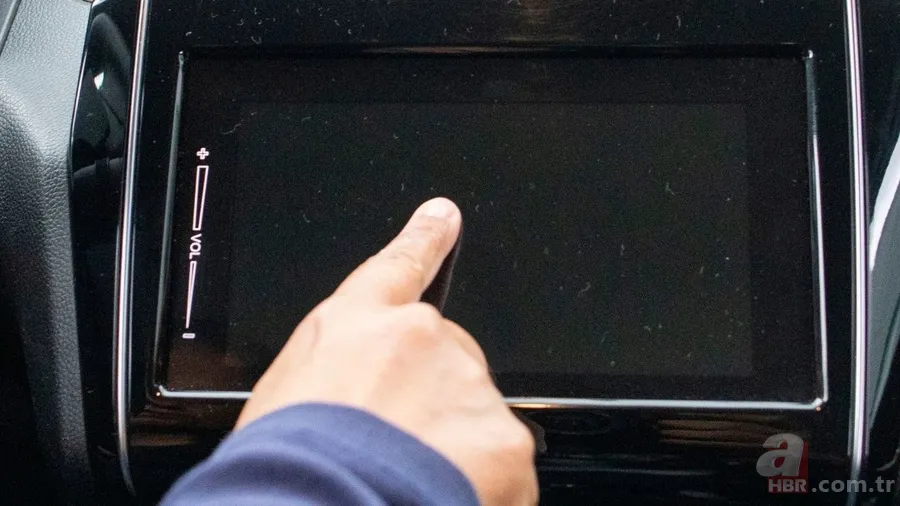 2026 Trafik Düzenlemesi: Arabada multimedya ve double teyp yasak mı? 1