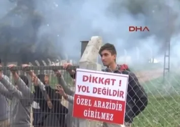 Tapulu arazisinden geçen yolu kapattı!