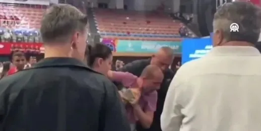 CHP’li İmamoğlu’nun korumalarından önce hırpalama sonra tehdit! O engelli vatandaş yaşadıklarını anlattı