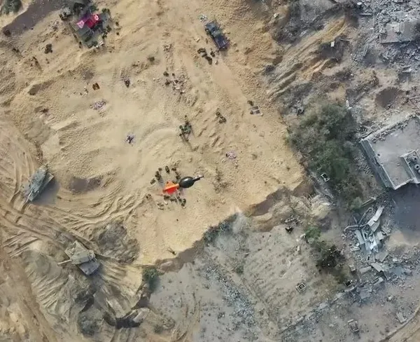 1698884120385.jpg Soykırım tankları paramparça oldu: Hamas işte böyle vurdu! İzzeddin El-Kassam Tugayları görüntüleri paylaştı - 4
