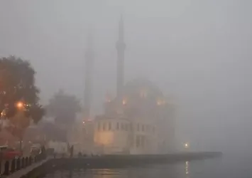 İstanbul'da boğaz trafiğine 'sis' engeli