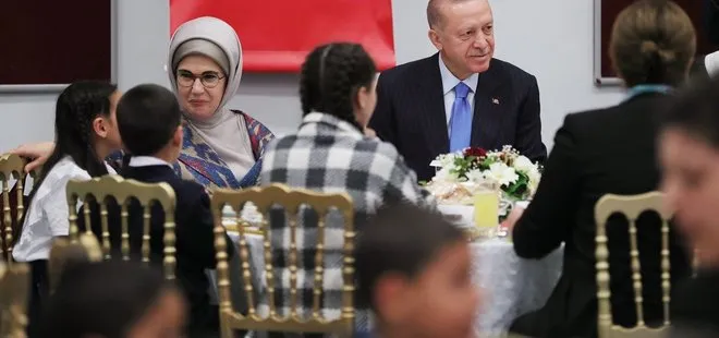 Çocuklarla iftar yapan Emine Erdoğan: Çocuk bayram demektir
