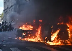 A Haber Fransa'da öfkenin merkezinde! Paris sokakları savaş alanı: Uzman isimlerden çarpıcı değerlendirme