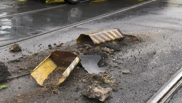 Son dakika: Tramvay yolunda kaza: Seferler aksadı! Yolcular yürüdü - 1