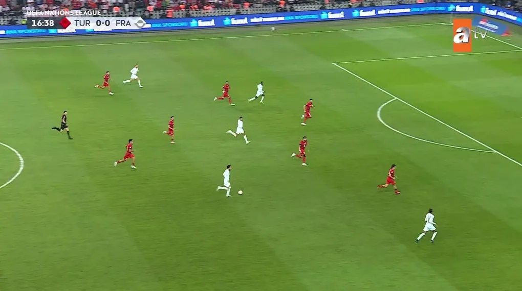 Mbappe ceza sahasında tehlikeyi yarattı