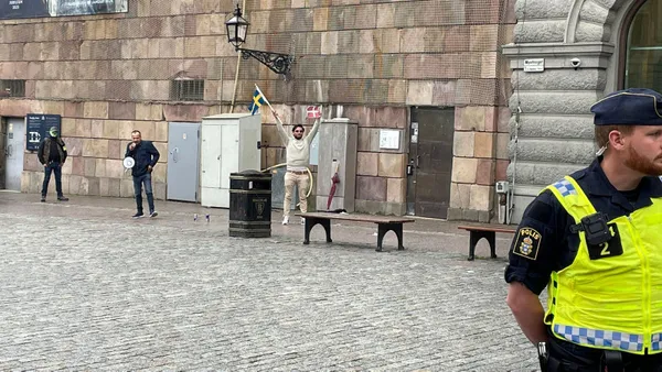 Batı sınırı çoktan aştı! Devletin korumasında Kur’an’a alçak saldırı! Buna kim dur diyecek?