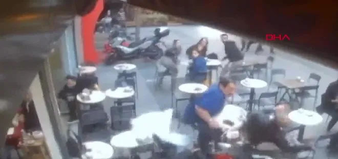 Fatih’te motosiklet kafede oturanların arasına daldı: 4 yaralı
