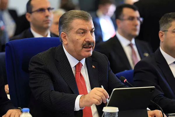 Sağlık Bakanı Koca hekim göçü iddialarına rakamlarla yanıt verdi