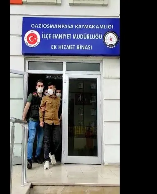 İstanbul’da motokuryeyi takibe alan polis, uyuşturucu şebekesini çökertti - 4