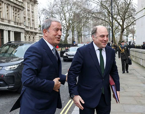 Bakan Hulusi Akar İngiltere Savunma Bakanı Wallace ile görüştü
