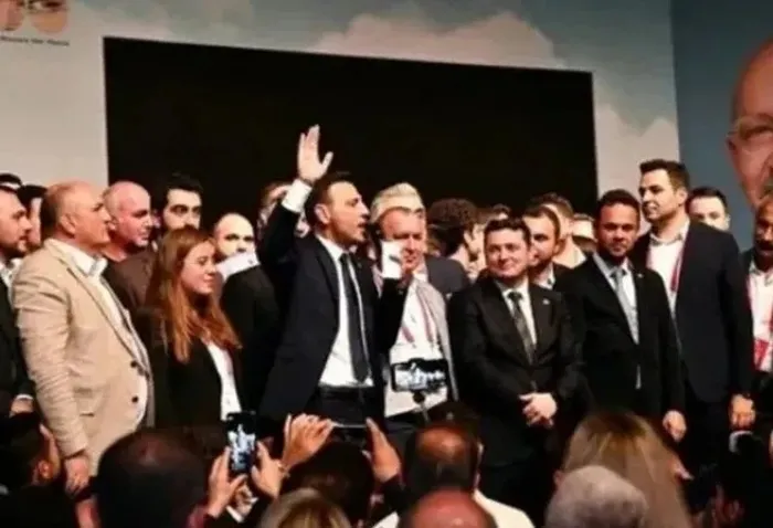 102-yillik-chpyi-cirkin-siyaset-bitirdi-ozgur-ozel-skandallari-savundu-1757045603022.jpeg 102 yıllık CHP’yi çirkin siyaset bitirdi! Özgür Özel skandalları savundu - 4