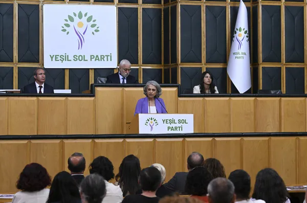 "Terörist yengesi" HDP'li Çiğdem Kılıçgün Uçar'dan Öcalan'a methiyeler! Gazi Meclis'te büyük skandal - 3