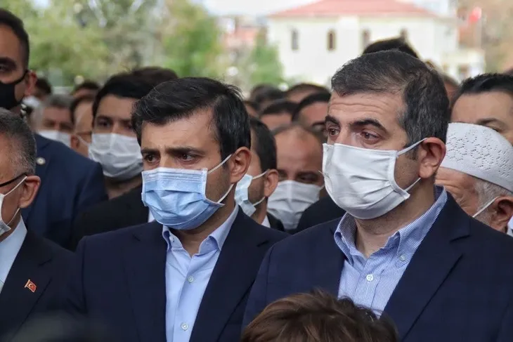 Özdemir Bayraktar son yolculuğuna uğurlandı! Sevenleri Fatih Camii’ne akın etti