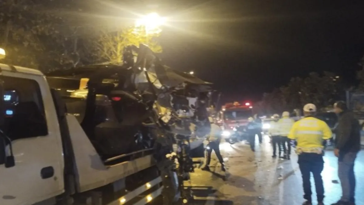 Maltepe'de korkunç kaza! Araç İETT otobüsüne çarptı: 1 ölü