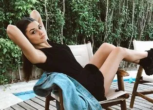 Hande Erçel’in bornozlu fotoğrafını paylaştı, sosyal medyada olay oldu