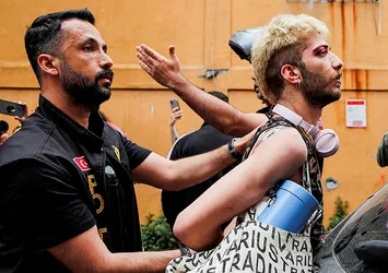 LGBT terörünün iğrenç yüzü! Sapkın akımın peşinden sürüklenenler için uyarı: Batı'nız buysa, Batı'nız batsın!