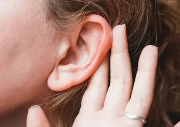 Kulak ağrısını hafife almayın: Ciddi hastalıkların habercisi olabilir