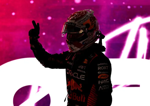 Max Verstappen, üst üste 3. kez Formula 1 dünya şampiyonu oldu