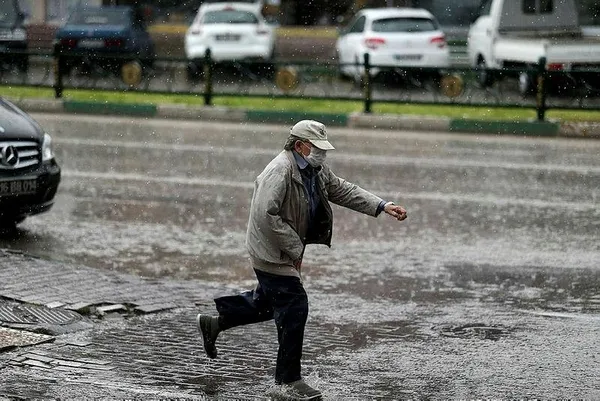 hava-durumu-meteoroloji-kuvvetli-yagis-uyarisi-cati-ucmasina-karsi-dikkat-29-mayis-2021-1622268404265.jpeg HAVA DURUMU | Meteoroloji kuvvetli yağış uyarısı! Çatı uçmasına karşı dikkat | 29 Mayıs 2021 - 5
