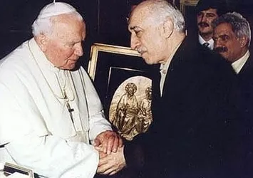 Gülen Vatikan'da protokolle karşılanmış