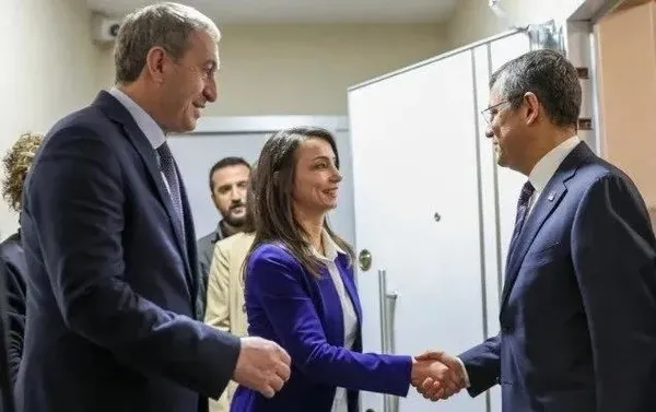 ‘Kent uzlaşısı’ sahnede! Yol haritası Kandil’den | Son 5 dakika kala aday listesi bilmecesi! DEM Parti ile CHP arasındaki kirli ittifak oyunu