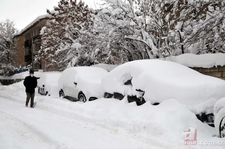 Araçlar yolda kaldı evler gömüldü! Türkiye kara teslim! Meteoroloji’den birçok ile yeni uyarılar