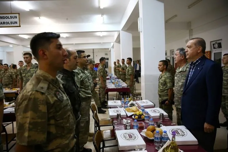 Cumhurbaşkanı Erdoğan, Silopi’de askerlerle birlikte iftar yaptı