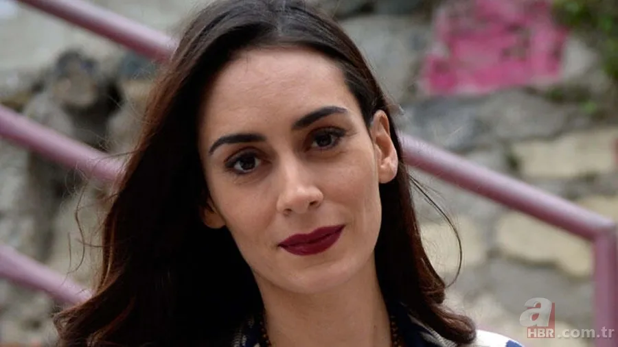 Kırmızı Oda dizisinin Manolya hocası Binnur Kaya yaşıyla olay oldu! Meğer… 6