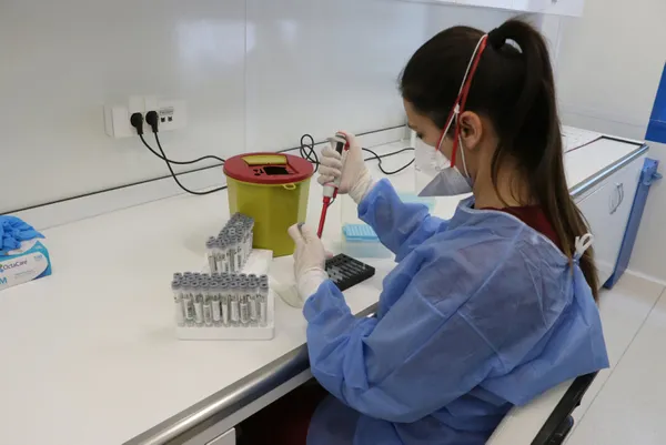 son-dakika-saglik-bakanligi-koronavirus-rehberini-guncelledi-ingiltere-mutasyonuyla-ilgili-flas-duzenleme-1615206311855.jpg Son dakika: Sağlık Bakanlığı koronavirüs rehberini güncelledi! İngiltere mutasyonuyla ilgili flaş düzenleme - 2